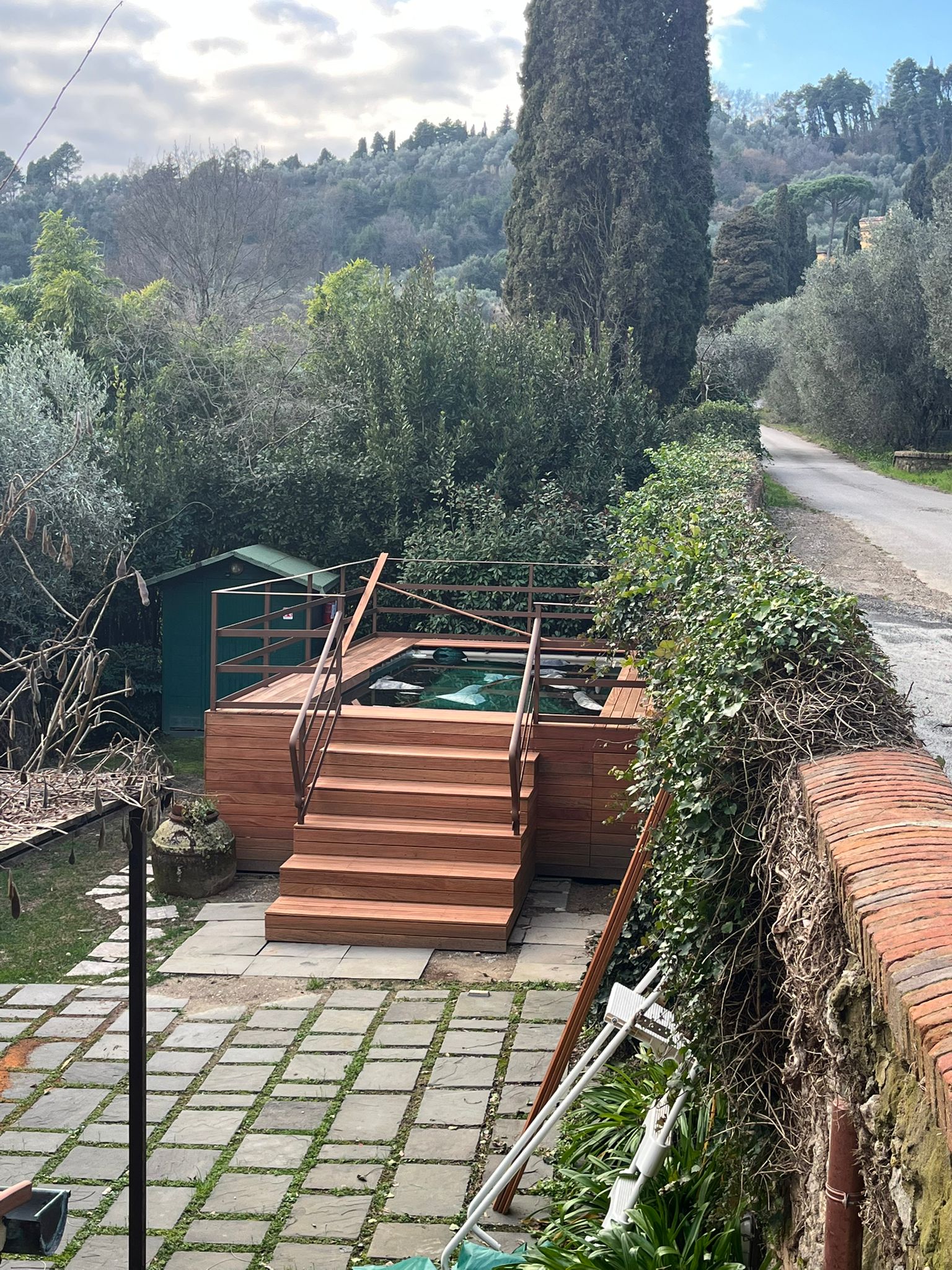 Terrassenbau am Pool